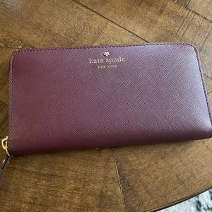 KATE SPADE Wallet - Maroon full zip closure